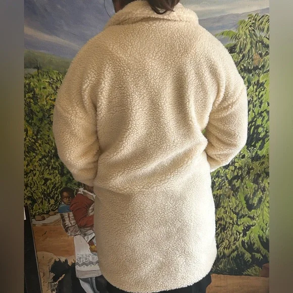 PrettyLittleThings Teddy Coat - Picture 6 of 11